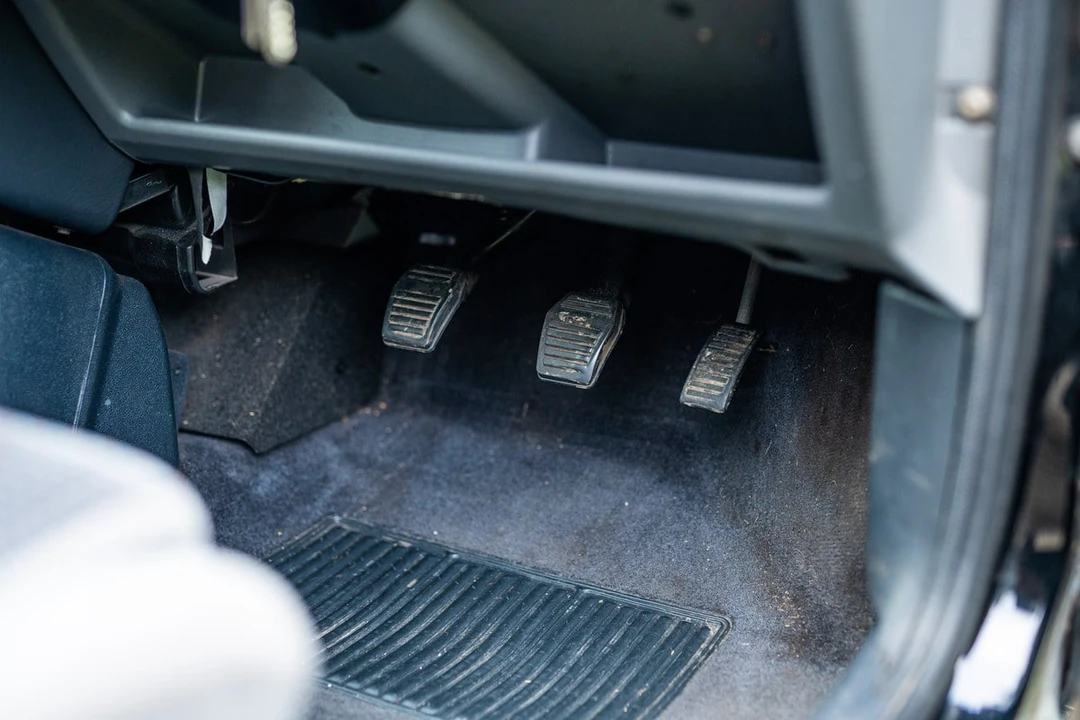 1989 Ford Escort - Image 28 of 30