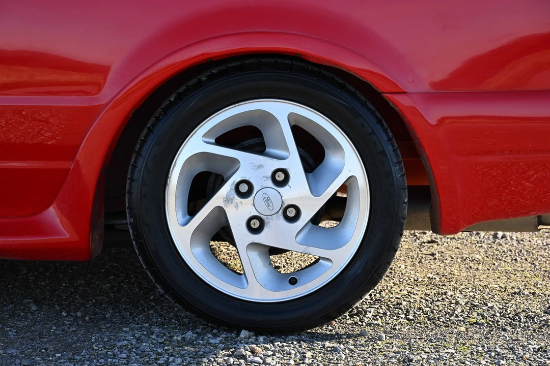 1989 Ford Escort - Image 19 of 30