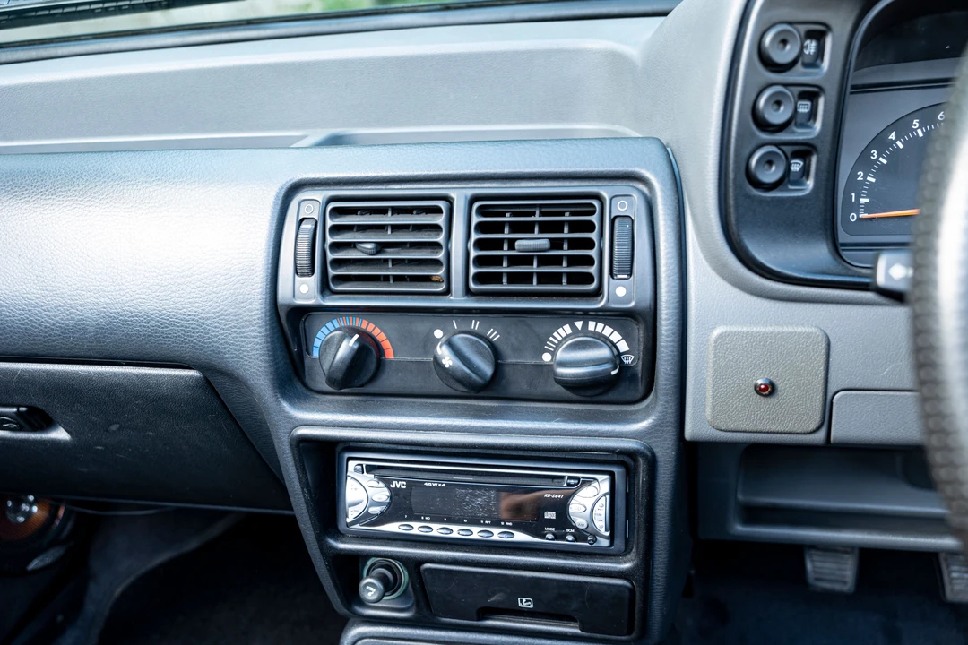 1989 Ford Escort - Image 6 of 31