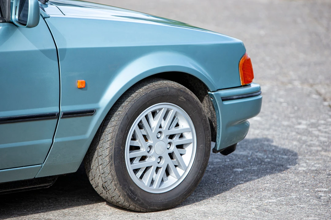 1989 Ford Escort - Image 29 of 31