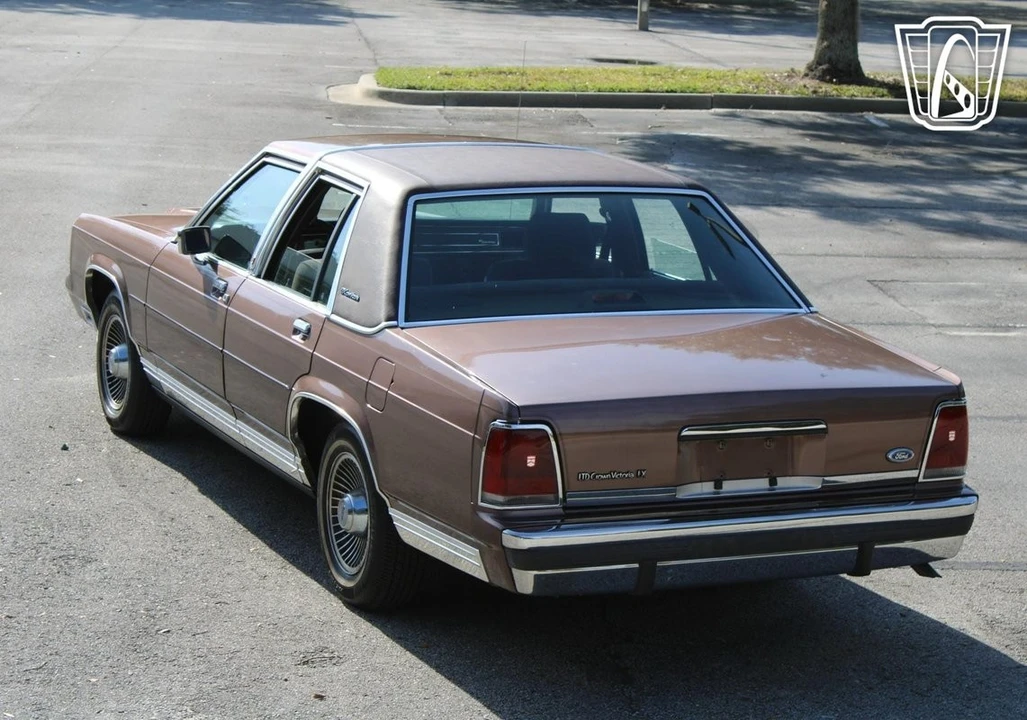 1989 Ford Crown Victoria - Image 10 of 12