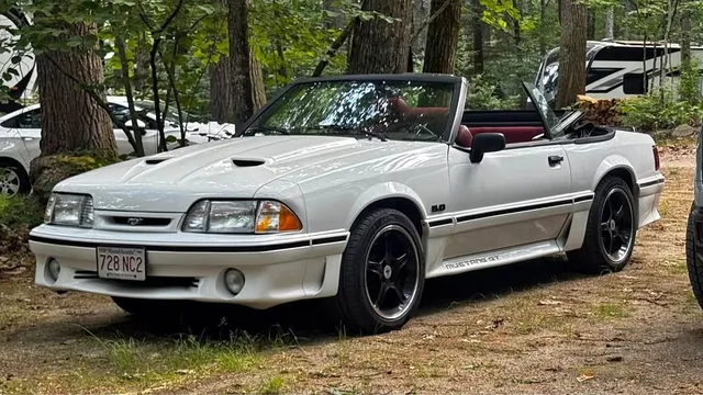 1989 Ford Mustang Convertible 2D