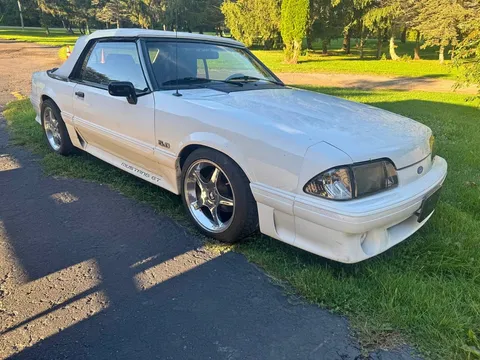 1989 Ford Mustang GT Convertible 2D