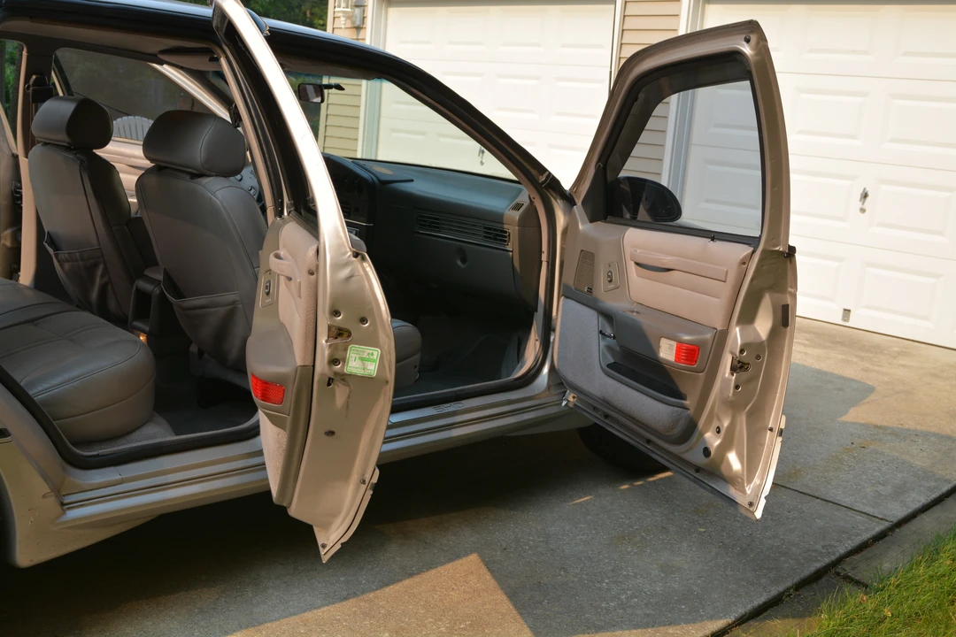 1989 Ford Taurus SHO 1st Gen - Image 17 of 31