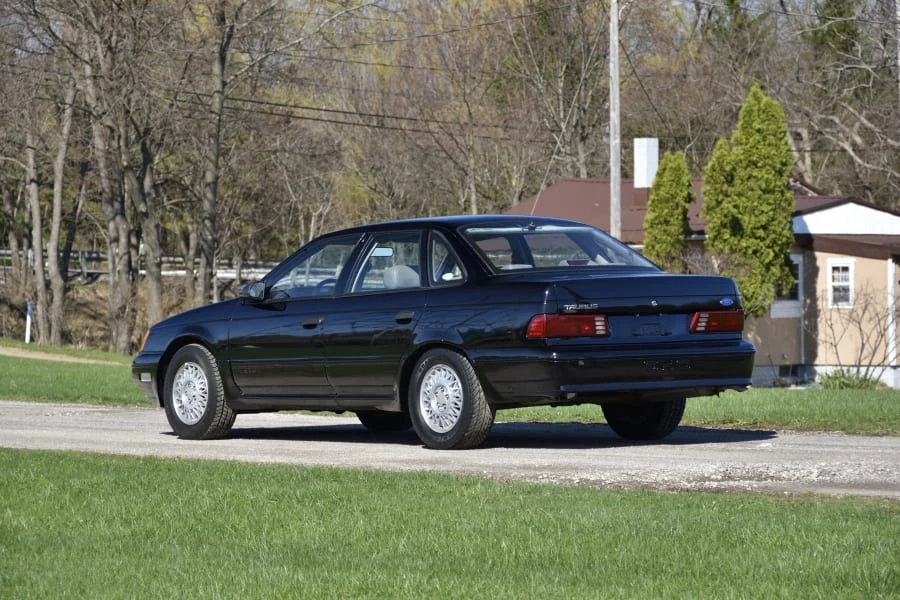 1989 Ford Taurus SHO 1st Gen - Image 11 of 31