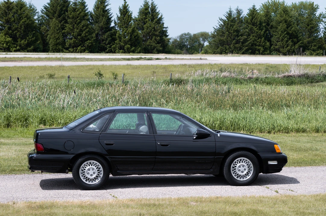1989 Ford Taurus SHO 1st Gen - Image 13 of 31