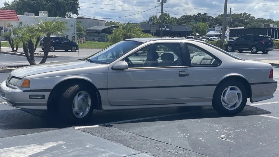 1989 Ford Thunderbird 10th Gen - Image 4 of 11