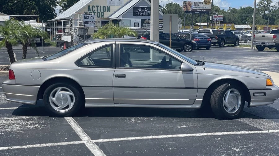 1989 Ford Thunderbird 10th Gen - Image 2 of 11