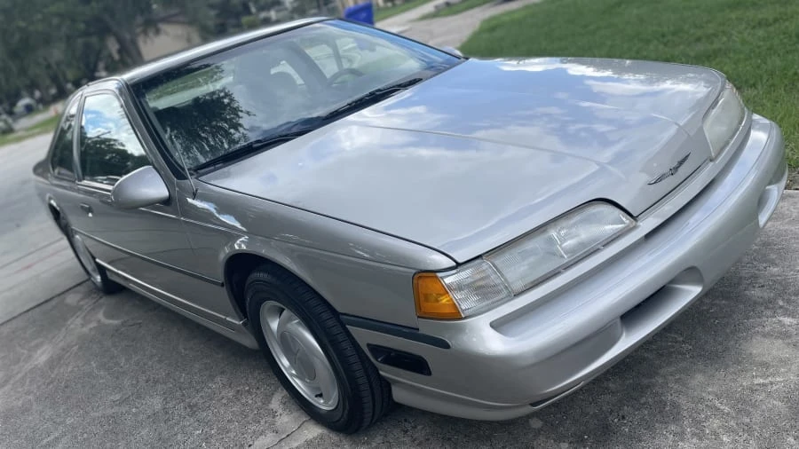 1989 Ford Thunderbird 10th Gen - Image 5 of 11