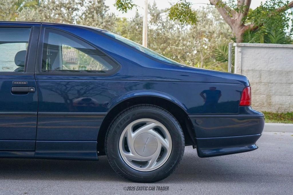 1989 Ford Thunderbird 10th Gen - Image 5 of 12