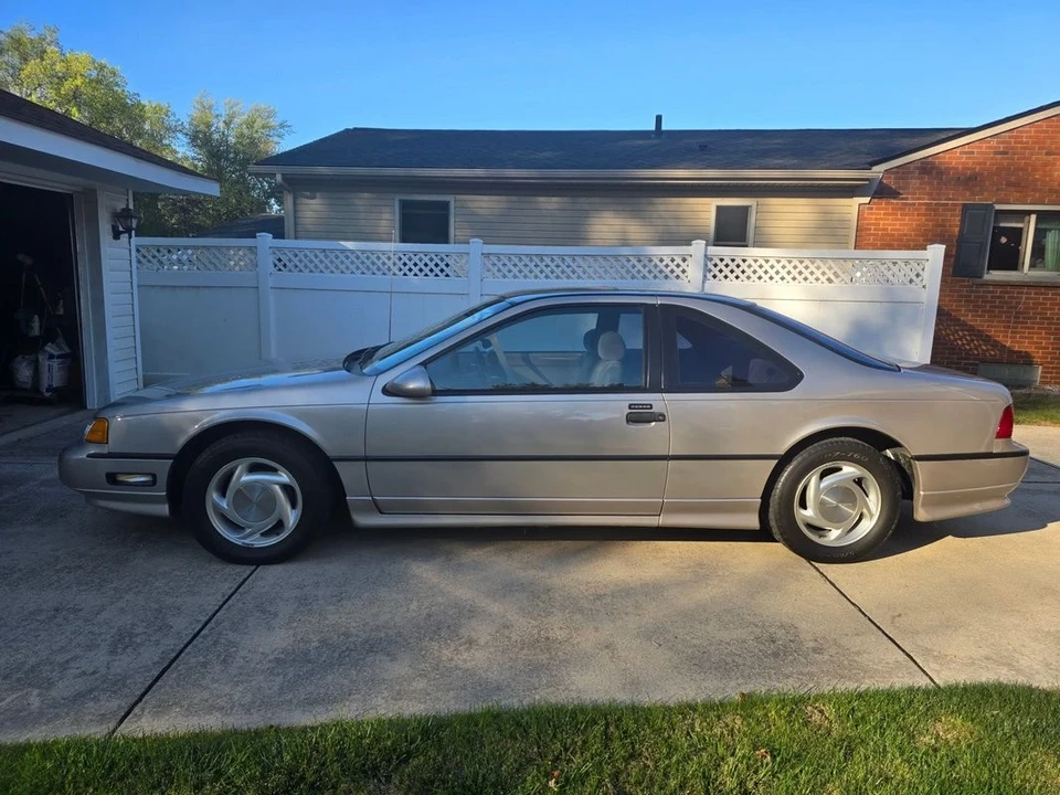 1989 Ford Thunderbird 9th Gen - Image 2 of 21