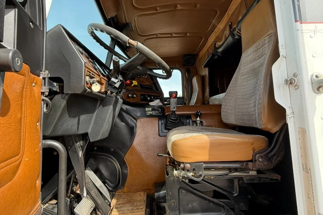 1989 Freightliner - Image 5 of 8