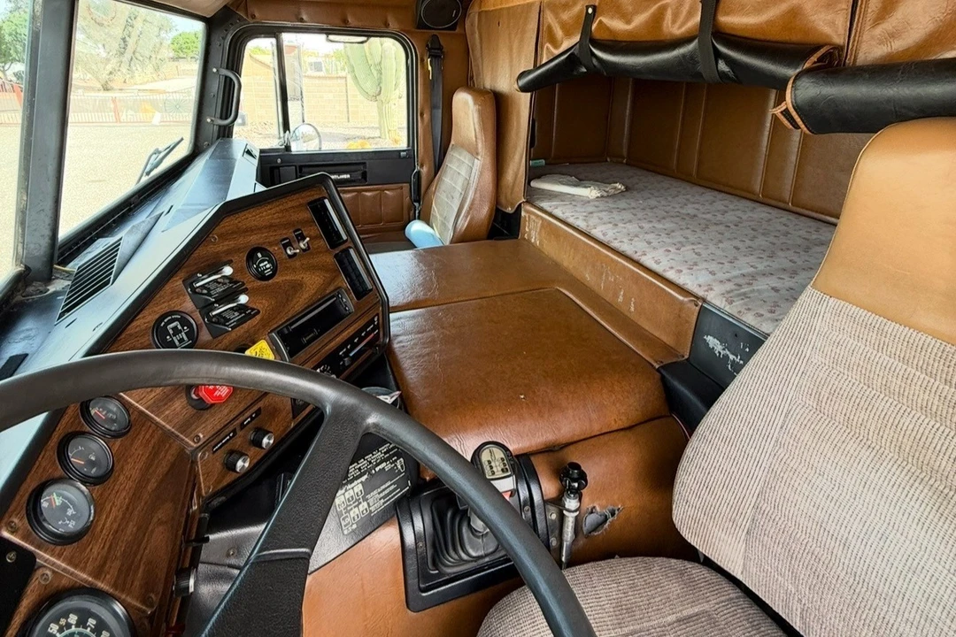 1989 Freightliner - Image 6 of 8