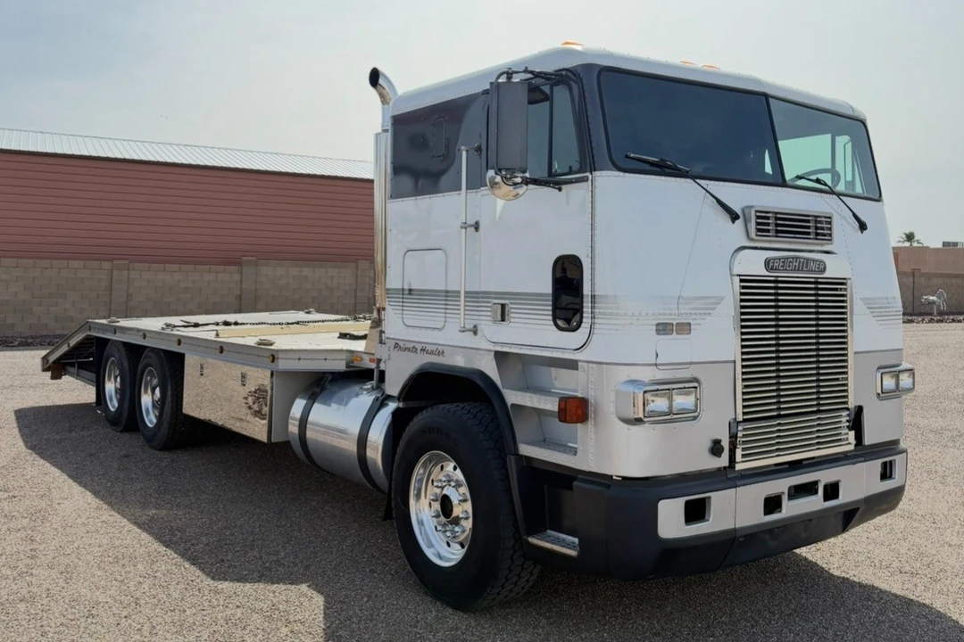 1989 Freightliner - Image 2 of 8