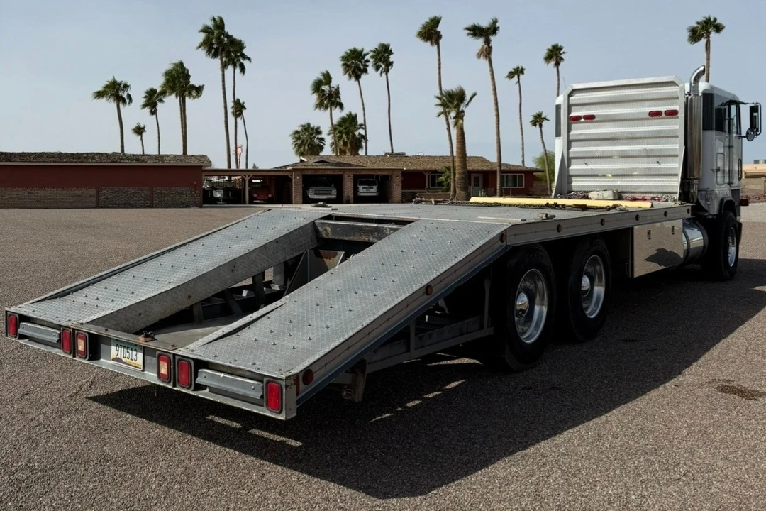 1989 Freightliner - Image 3 of 8