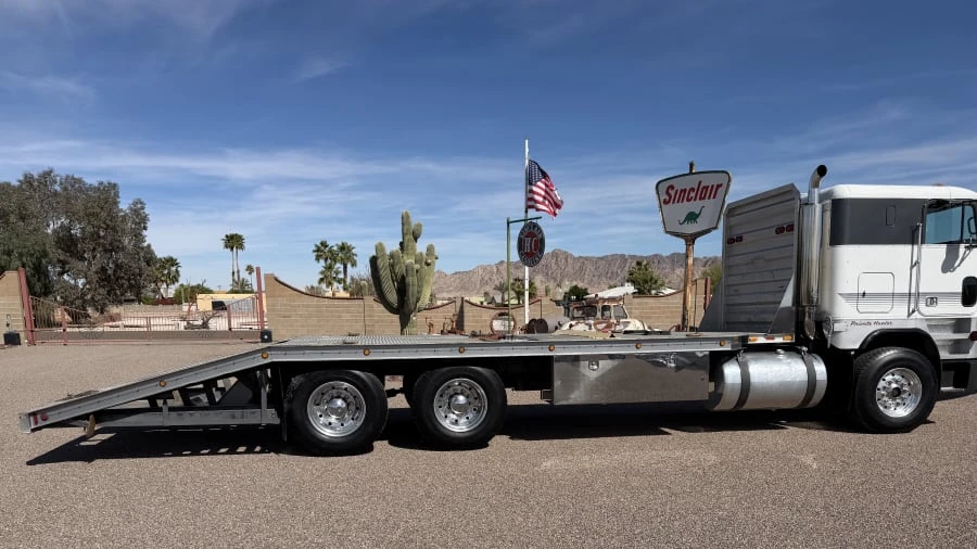 1989 Freightliner - Image 2 of 10