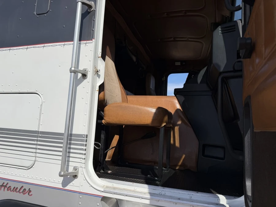1989 Freightliner - Image 10 of 10