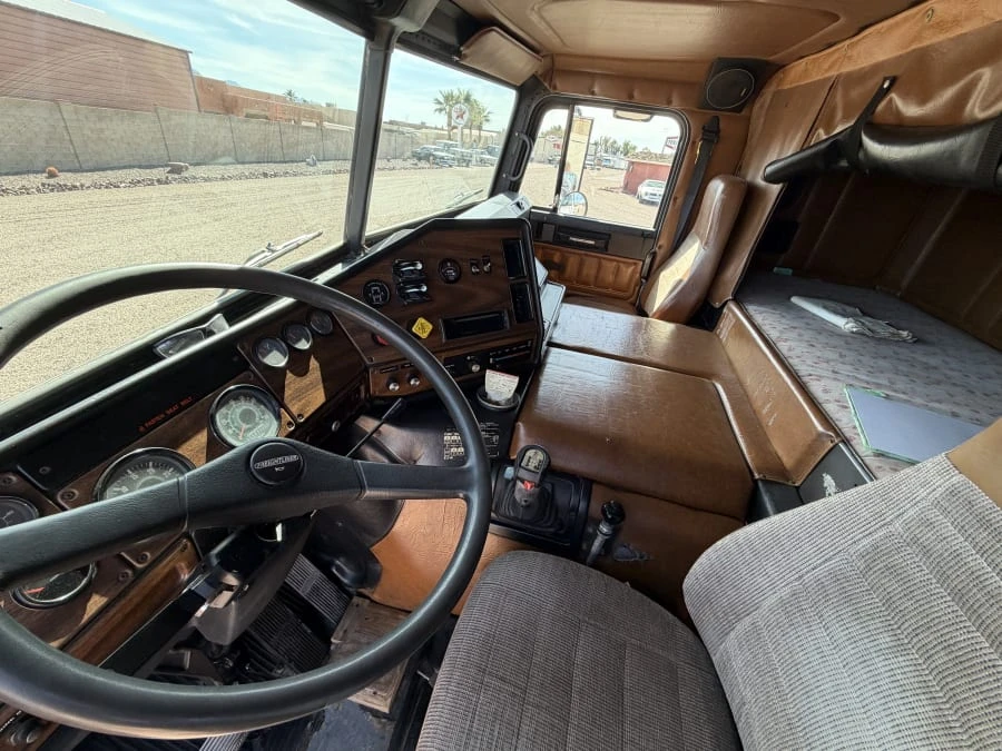 1989 Freightliner - Image 7 of 10
