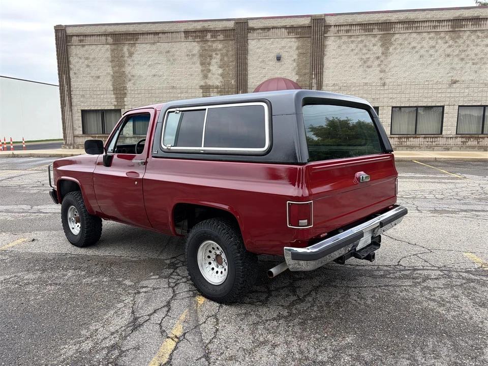 1989 GMC Jimmy 2nd Gen - Image 2 of 18