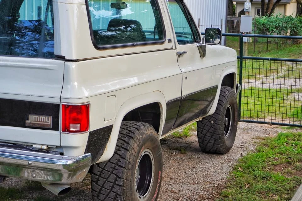1989 GMC Jimmy 2nd Gen - Image 2 of 10