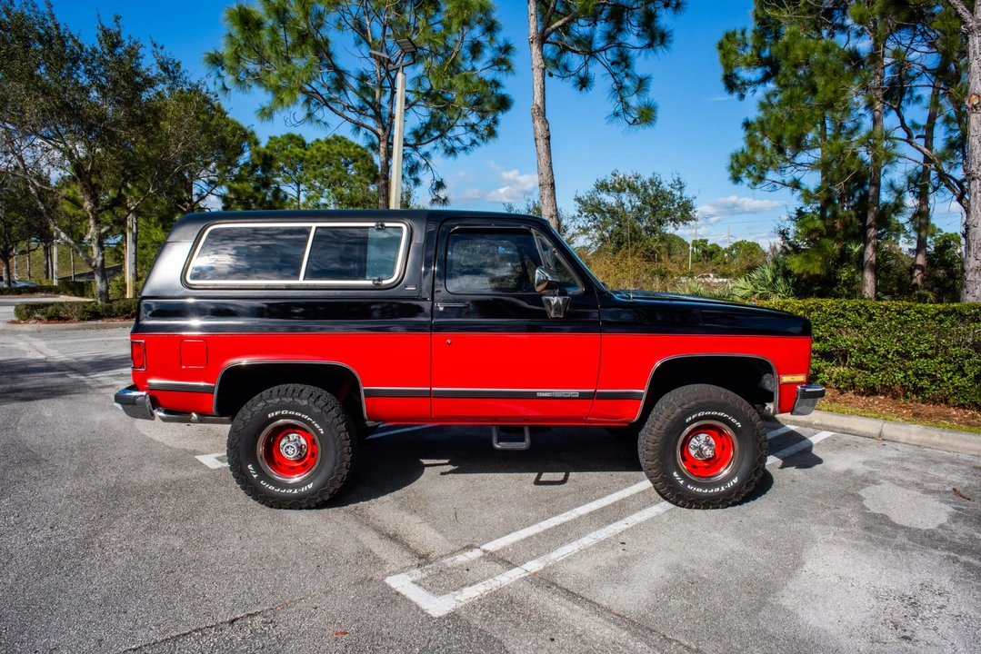 1989 GMC Jimmy 2nd Gen - Image 5 of 31