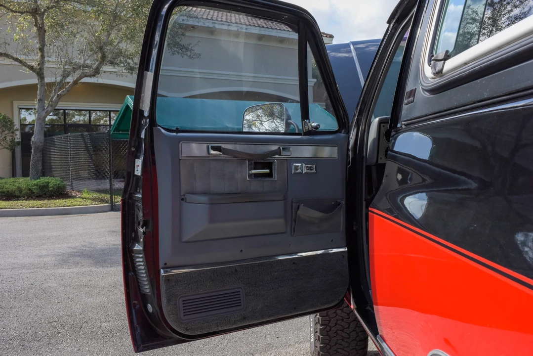 1989 GMC Jimmy 2nd Gen - Image 29 of 31