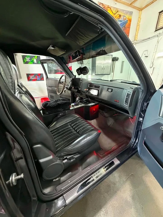 1989 GMC Jimmy 2nd Gen - Image 11 of 12