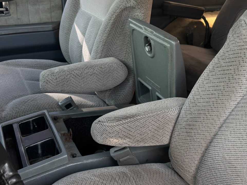 1989 GMC Jimmy 2nd Gen - Image 15 of 21