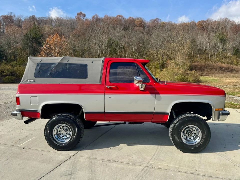 1989 GMC Jimmy 2nd Gen - Image 9 of 12