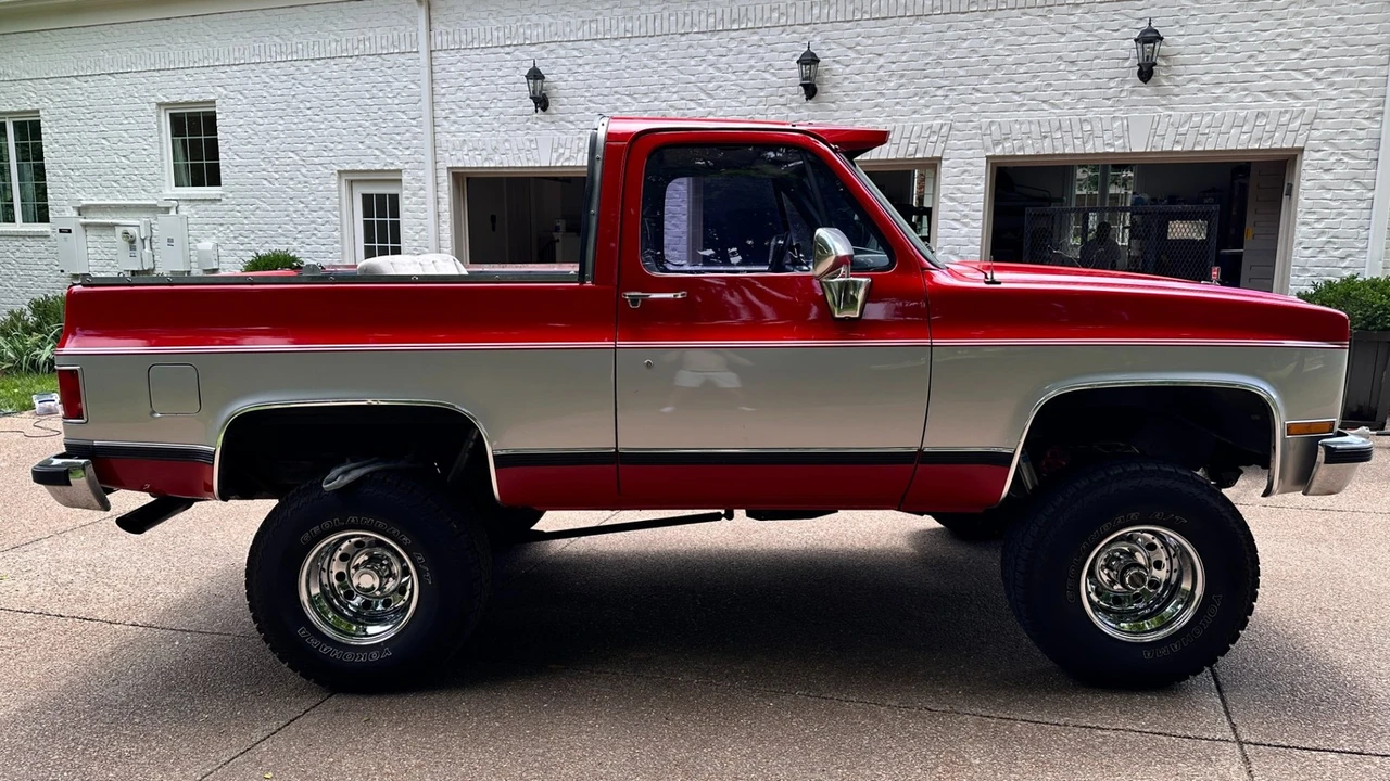 1989 GMC Jimmy 2nd Gen - Image 9 of 21
