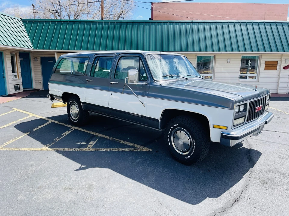 1989 GMC Suburban 7th Gen - Image 15 of 31