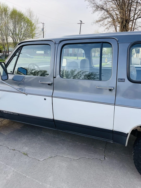 1989 GMC Suburban 7th Gen - Image 31 of 31
