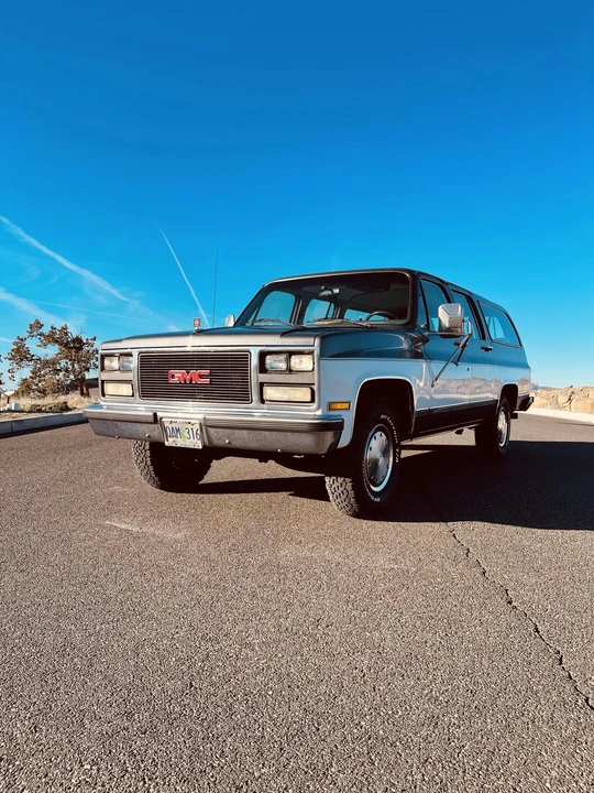 1989 GMC Suburban 7th Gen - Image 7 of 31