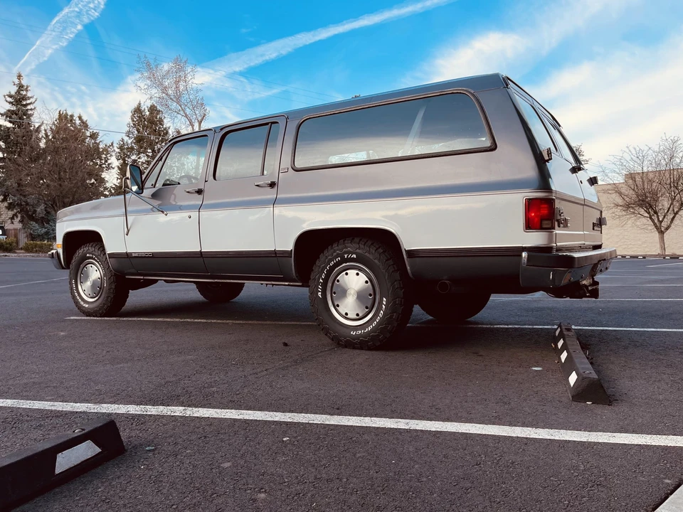 1989 GMC Suburban 7th Gen - Image 20 of 31