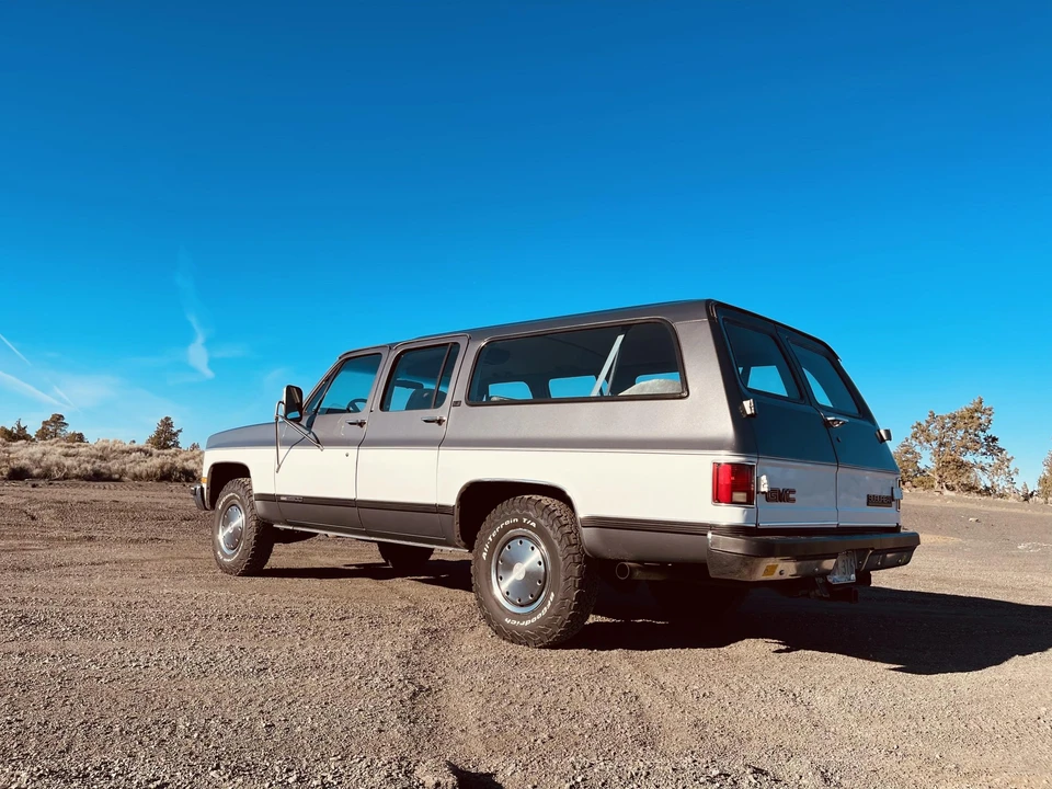 1989 GMC Suburban 7th Gen - Image 18 of 31