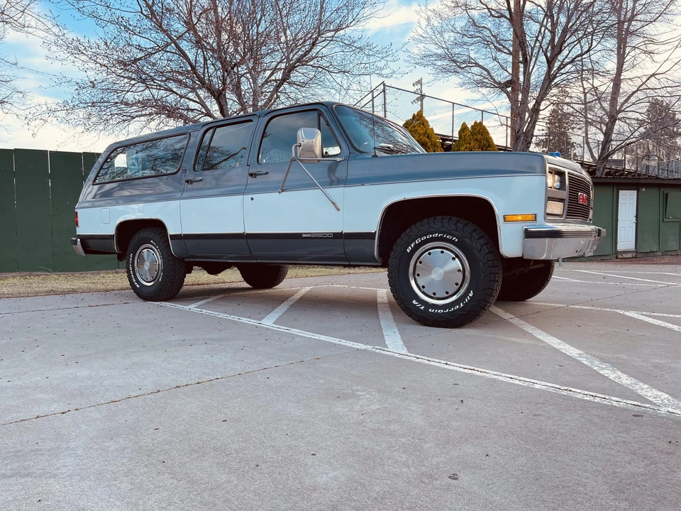 1989 GMC Suburban 7th Gen - Image 14 of 31