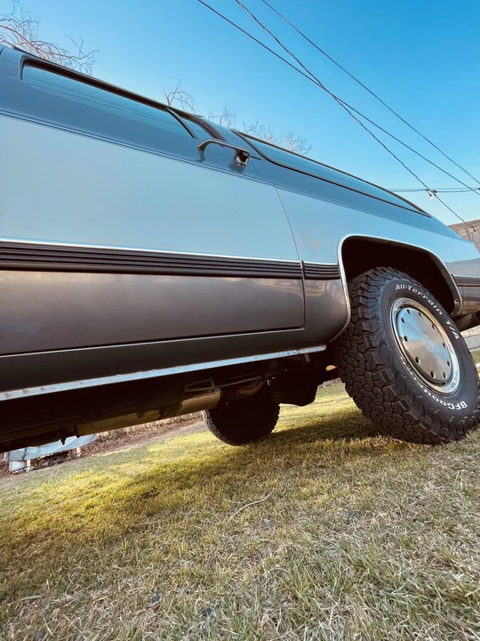 1989 GMC Suburban 7th Gen - Image 25 of 31