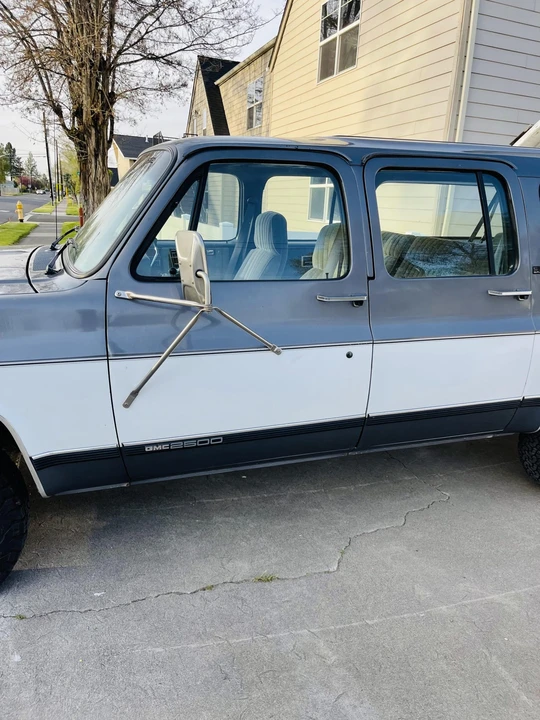 1989 GMC Suburban 7th Gen - Image 27 of 31