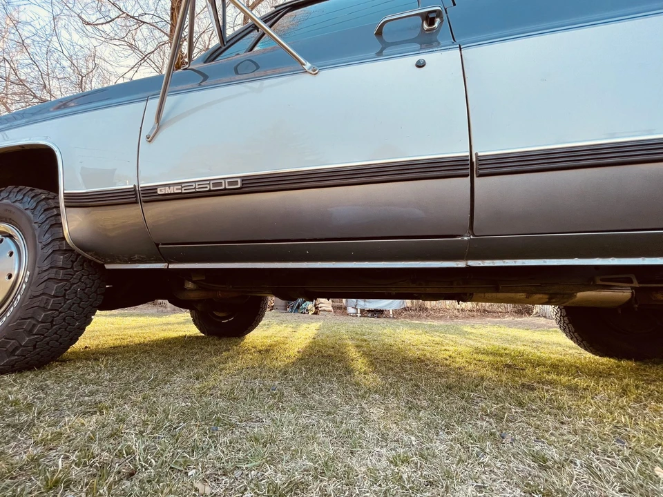 1989 GMC Suburban 7th Gen - Image 26 of 31