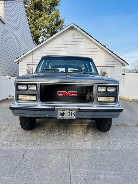 1989 GMC Suburban 7th Gen - Image 8 of 31
