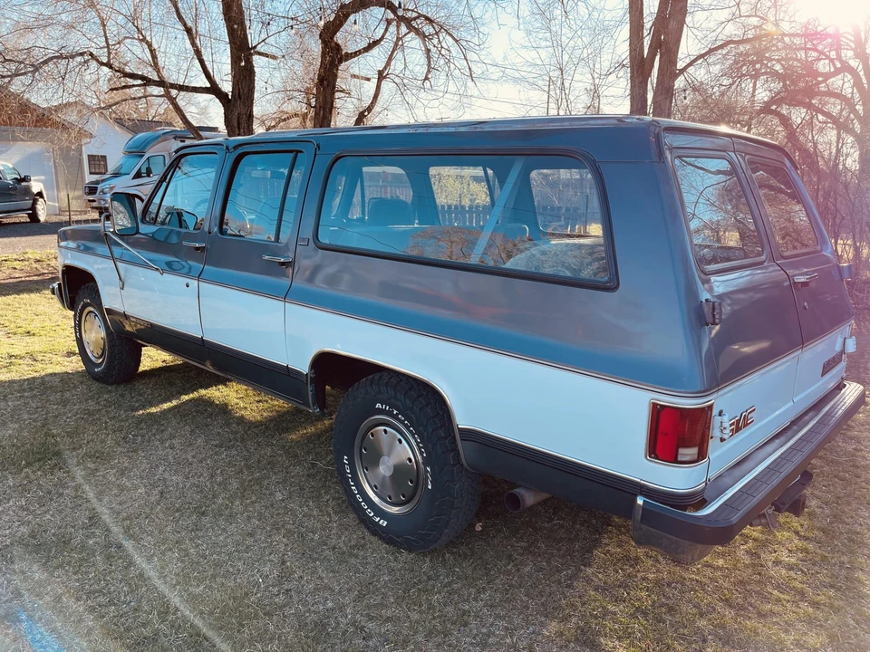 1989 GMC Suburban 7th Gen - Image 19 of 31
