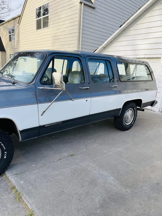 1989 GMC Suburban 7th Gen - Image 28 of 31