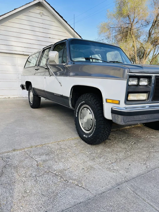 1989 GMC Suburban 7th Gen - Image 11 of 31
