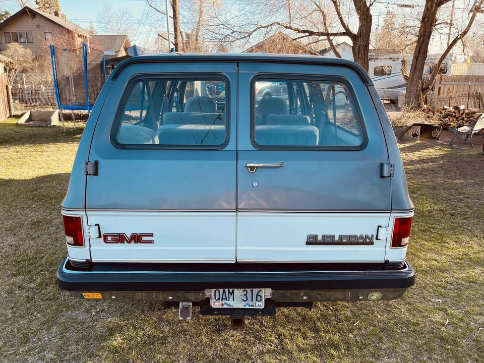 1989 GMC Suburban 7th Gen - Image 17 of 31