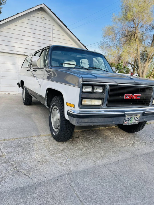 1989 GMC Suburban 7th Gen - Image 10 of 31