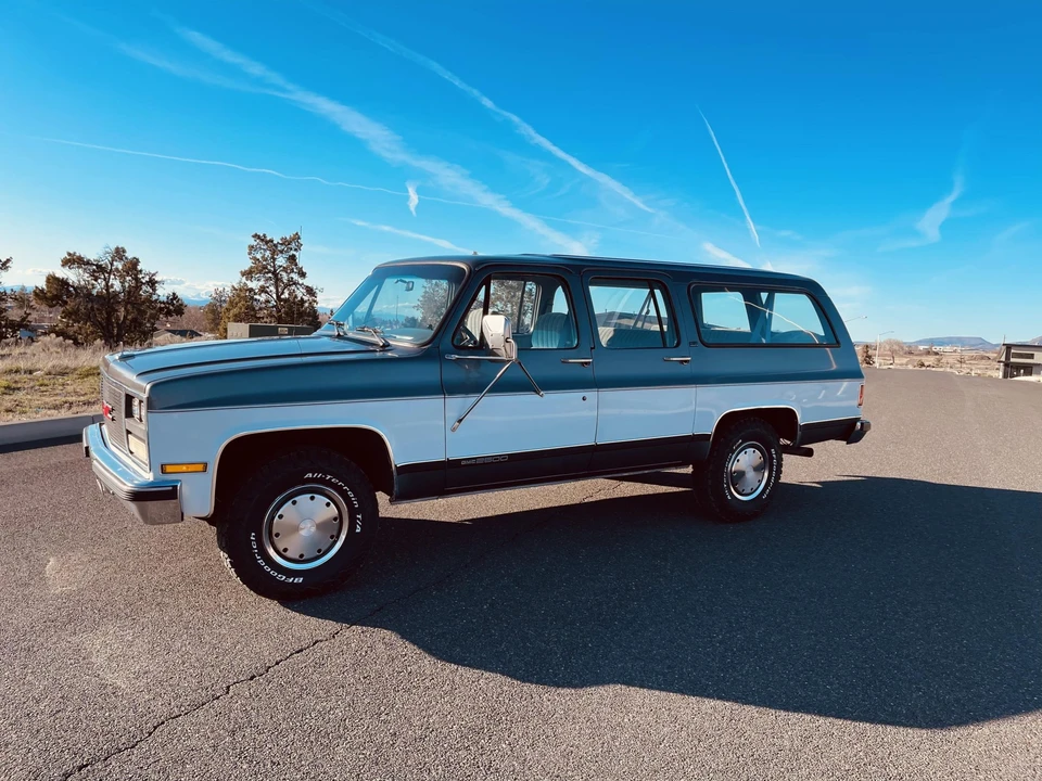 1989 GMC Suburban 7th Gen - Image 23 of 31