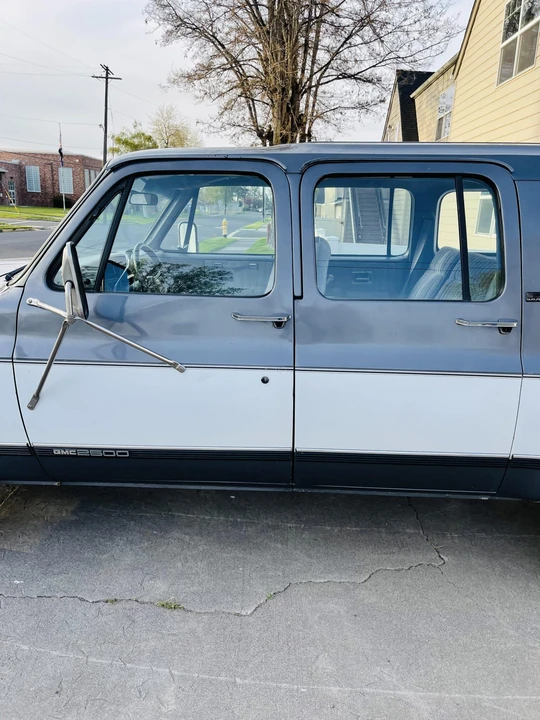 1989 GMC Suburban 7th Gen - Image 29 of 31