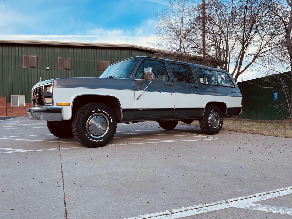 1989 GMC Suburban 7th Gen - Image 22 of 31