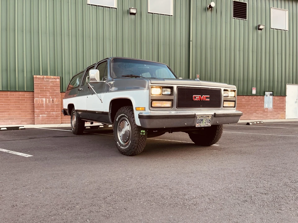 1989 GMC Suburban 7th Gen - Image 12 of 31