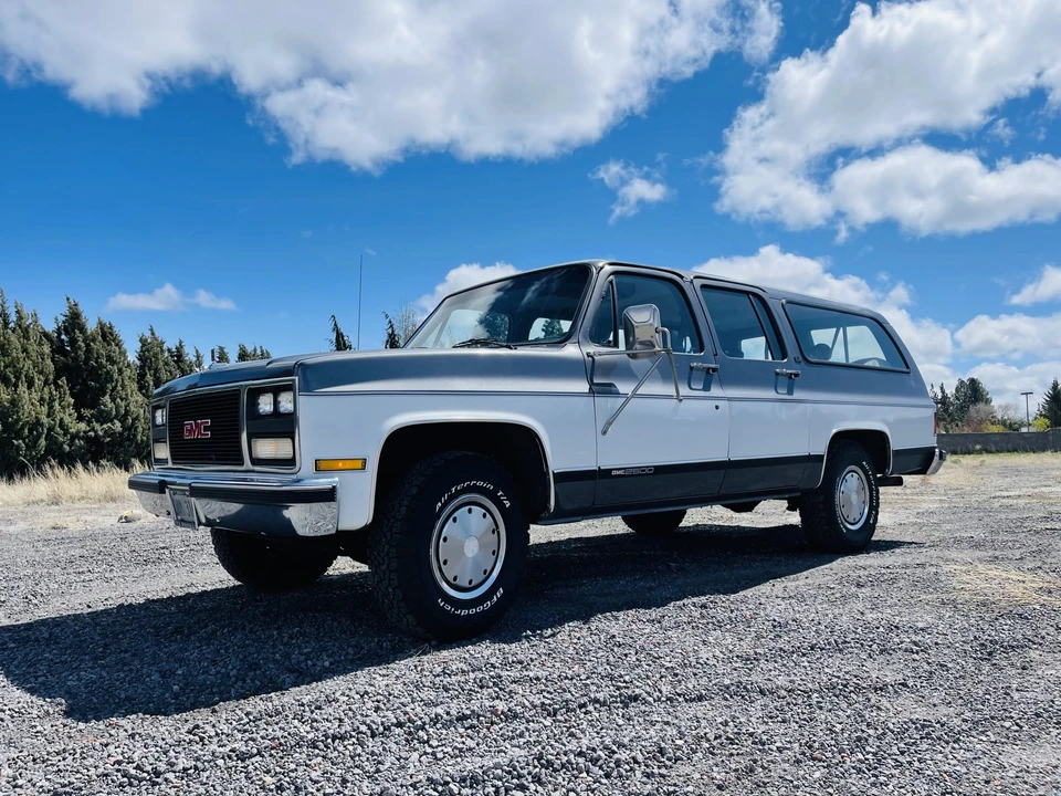 1989 GMC Suburban 7th Gen - Image 3 of 31